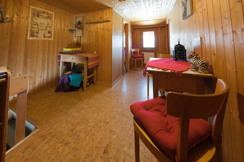 Gaestehaus Alpina In Fanas Exterior photo